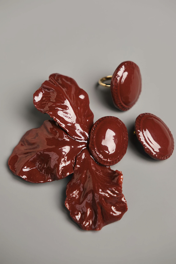 Серьги и кольцо «Фарфоровый цветок». Коричневый цвет - фото 7