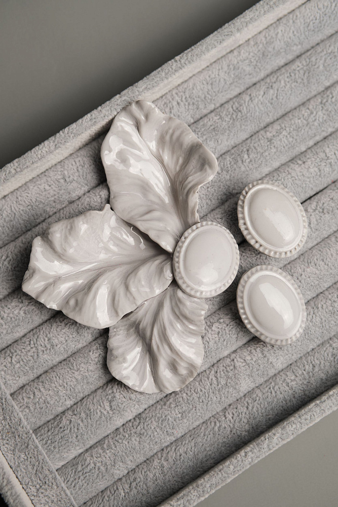 Серьги и кольцо «Фарфоровый цветок». Белый цвет  - фото 2